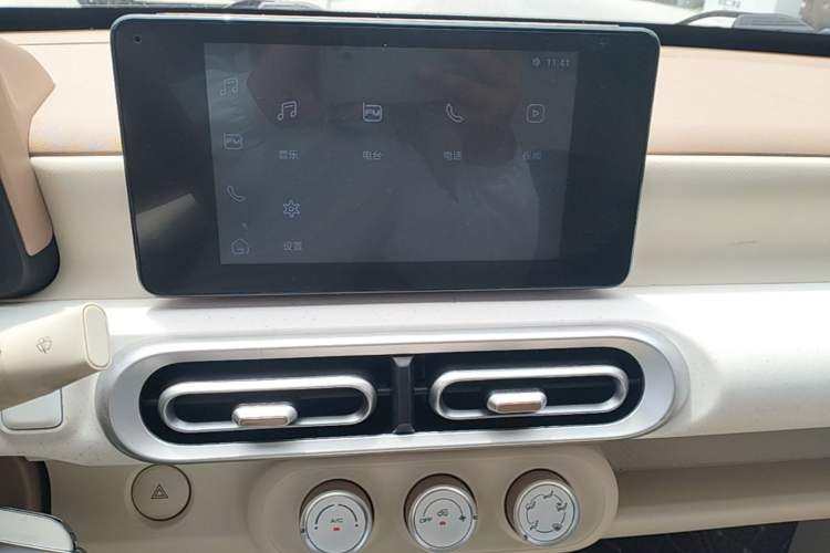 Used Wuling Hongguang MINIEV 2024 3rd Generation 215km Advanced Version Audio And AC Panel