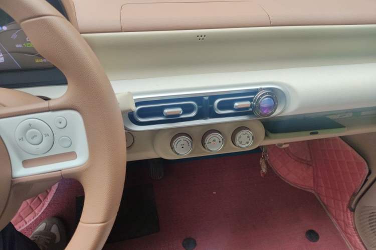 Used Wuling Hongguang MINIEV 2024 3rd Generation 215km Youth Edition Audio And AC Panel