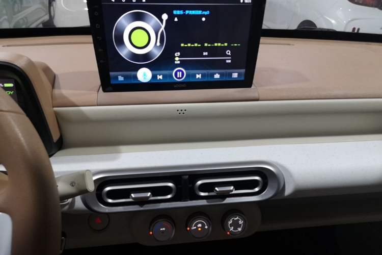 Used Wuling Hongguang MINIEV 2024 3rd Generation 215km Youth Edition Audio And AC Panel