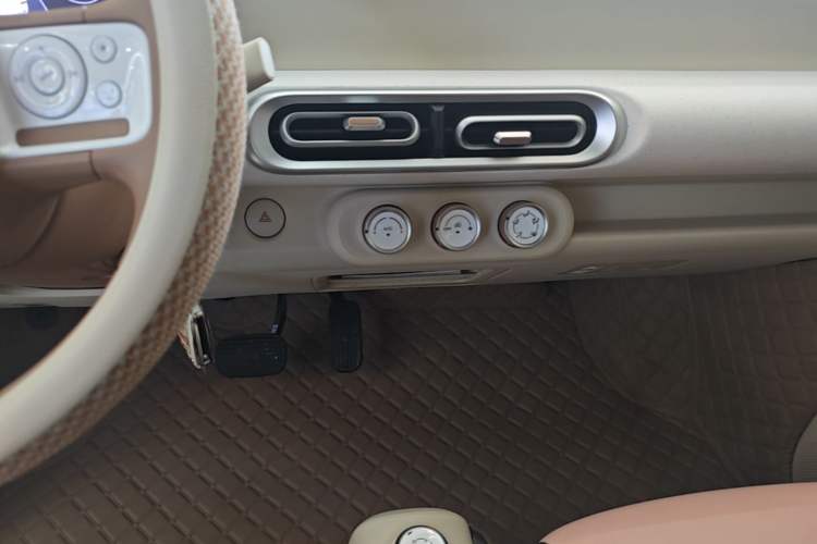 Used Wuling Hongguang MINIEV 2024 3rd Generation 215km Youth Edition Audio And AC Panel