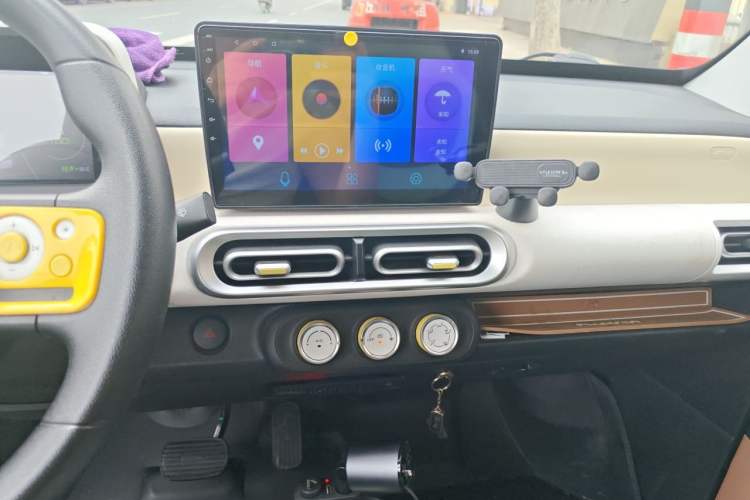 Used Wuling Hongguang MINIEV 2024 3rd Generation 215km Youth Edition Audio And AC Panel