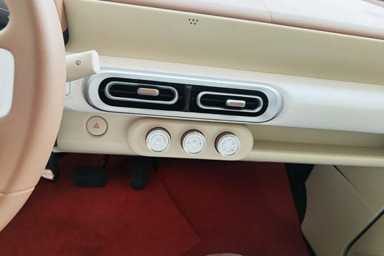 Used Wuling Hongguang MINIEV 2024 3rd Generation 215km Youth Edition Audio And AC Panel