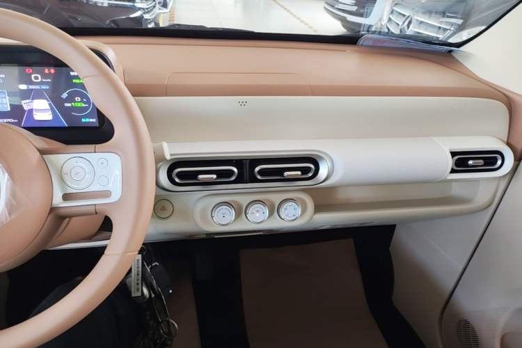 Used Wuling Hongguang MINIEV 2024 3rd Generation 215km Youth Edition Audio And AC Panel