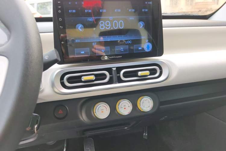 Used Wuling Hongguang MINIEV 2024 3rd Generation 215km Youth Edition Audio And AC Panel