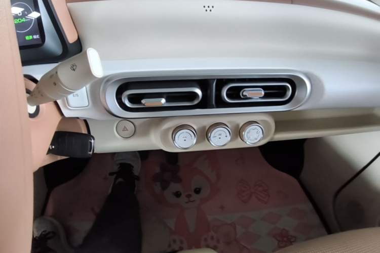 Used Wuling Hongguang MINIEV 2024 3rd Generation 215km Youth Edition Audio And AC Panel