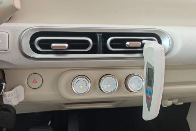 Used Wuling Hongguang MINIEV 2024 3rd Generation 215km Youth Edition Audio And AC Panel