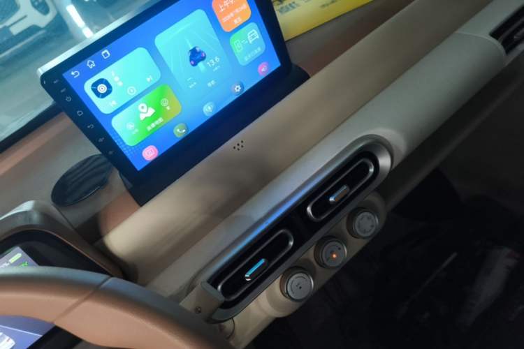 Used Wuling Hongguang MINIEV 2024 3rd Generation 215km Youth Edition Audio And AC Panel