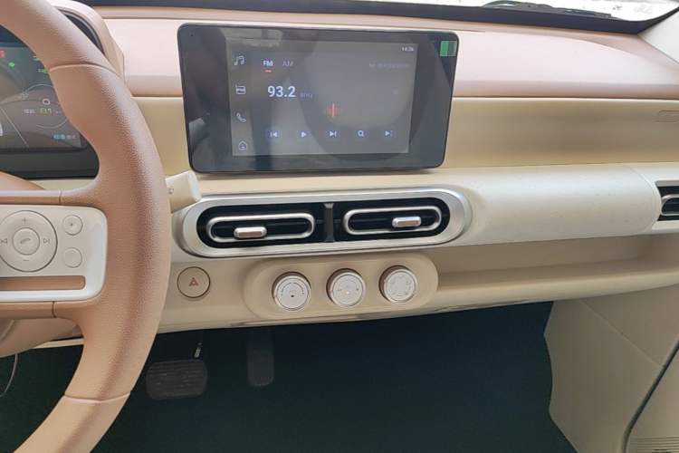 Used Wuling Hongguang MINIEV 2024 3rd Generation 215km Advanced Version Audio And AC Panel