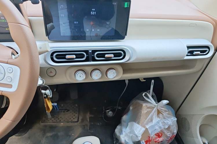 Used Wuling Hongguang MINIEV 2024 3rd Generation 215km Advanced Version Audio And AC Panel