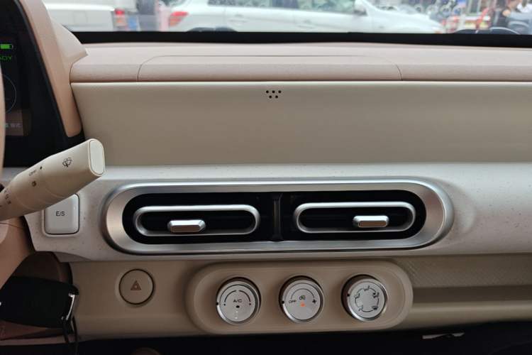 Used Wuling Hongguang MINIEV 2024 3rd Generation 215km Youth Edition Audio And AC Panel