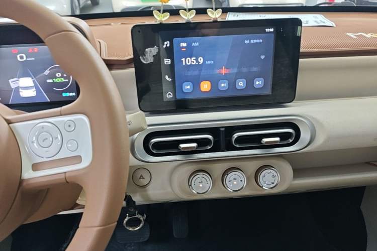 Used Wuling Hongguang MINIEV 2024 3rd Generation 215km Advanced Version Audio And AC Panel