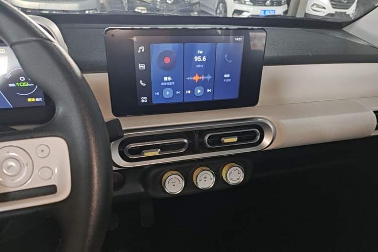 Used Wuling Hongguang MINIEV 2024 3rd Generation 215km Advanced Version Audio And AC Panel