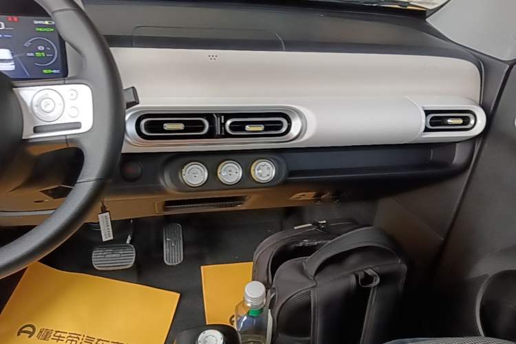 Used Wuling Hongguang MINIEV 2024 3rd Generation 215km Youth Edition Audio And AC Panel