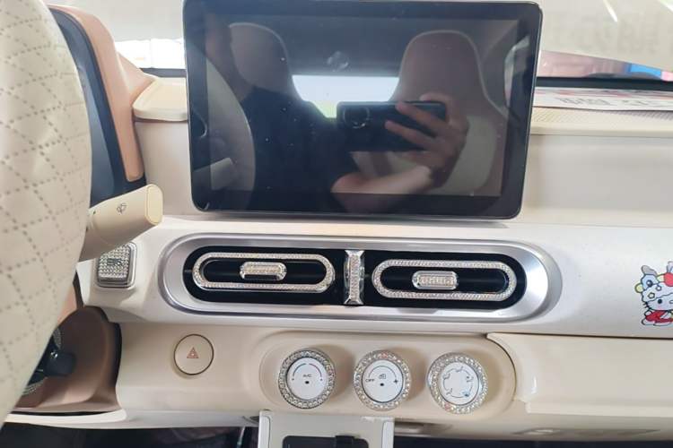 Used Wuling Hongguang MINIEV 2024 3rd Generation 215km Youth Edition Audio And AC Panel
