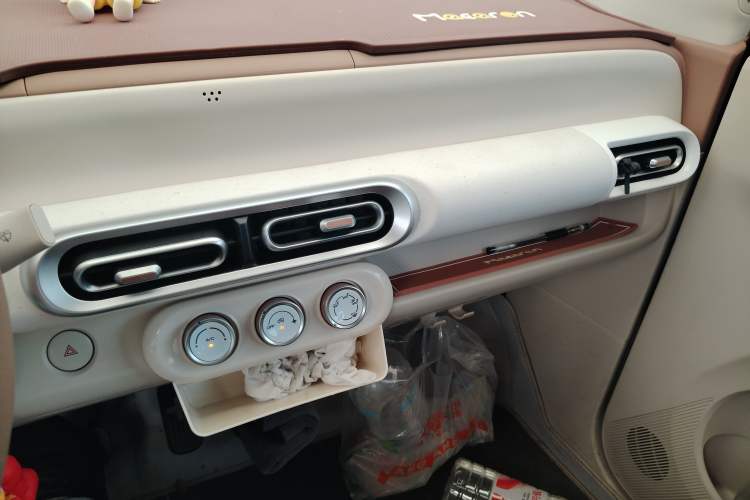 Used Wuling Hongguang MINIEV 2024 Third Generation 120 km Audio And AC Panel