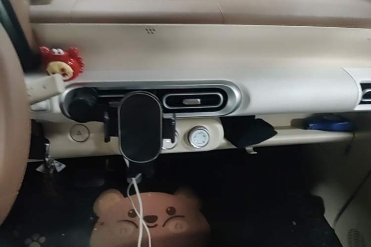 Used Wuling Hongguang MINIEV 2024 3rd Generation 215km Youth Edition Audio And AC Panel