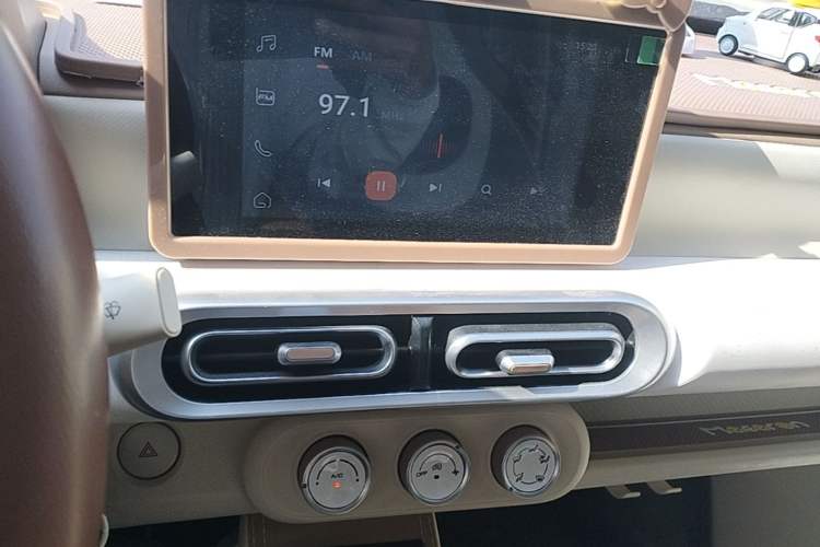 Used Wuling Hongguang MINIEV 2024 3rd Generation 170 km Audio And AC Panel