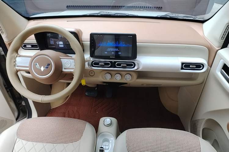 Used Wuling Hongguang MINIEV 2024 3rd Generation 215km Youth Edition Center Console