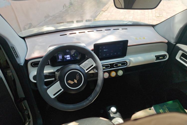 Used Wuling Hongguang MINIEV 2024 3rd Generation 170 km Center Console