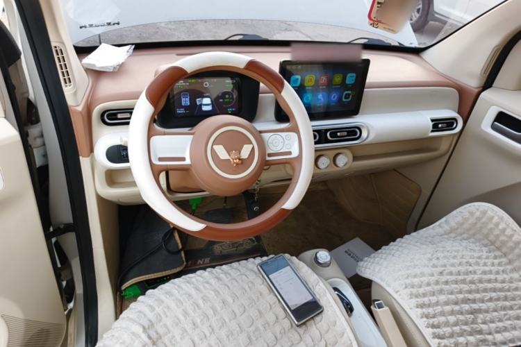 Used Wuling Hongguang MINIEV 2024 3rd Generation 215km Youth Edition Center Console