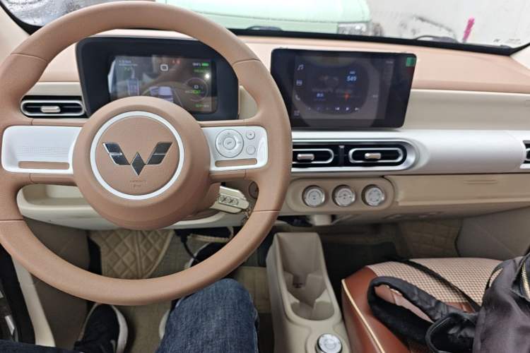 Used Wuling Hongguang MINIEV 2024 3rd Generation 215km Advanced Version Center Console