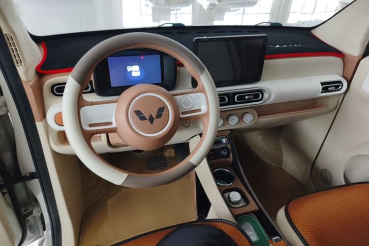 Used Wuling Hongguang MINIEV 2024 3rd Generation 215km Youth Edition Center Console
