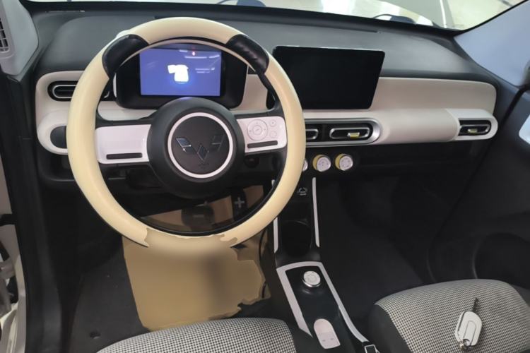 Used Wuling Hongguang MINIEV 2024 3rd Generation 170 km Center Console