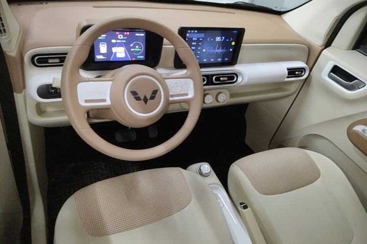 Used Wuling Hongguang MINIEV 2024 3rd Generation 215km Youth Edition Center Console