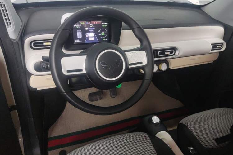 Used Wuling Hongguang MINIEV 2024 3rd Generation 215km Youth Edition Center Console