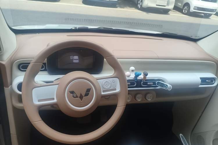 Used Wuling Hongguang MINIEV 2024 3rd Generation 215km Youth Edition Center Console