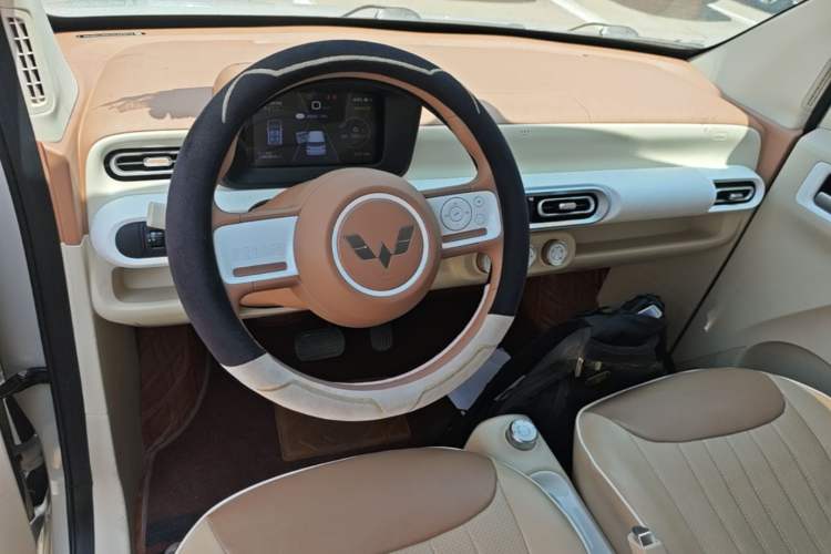 Used Wuling Hongguang MINIEV 2024 3rd Generation 215km Youth Edition Center Console