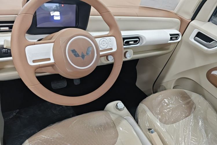 Used Wuling Hongguang MINIEV 2024 3rd Generation 215km Youth Edition Center Console