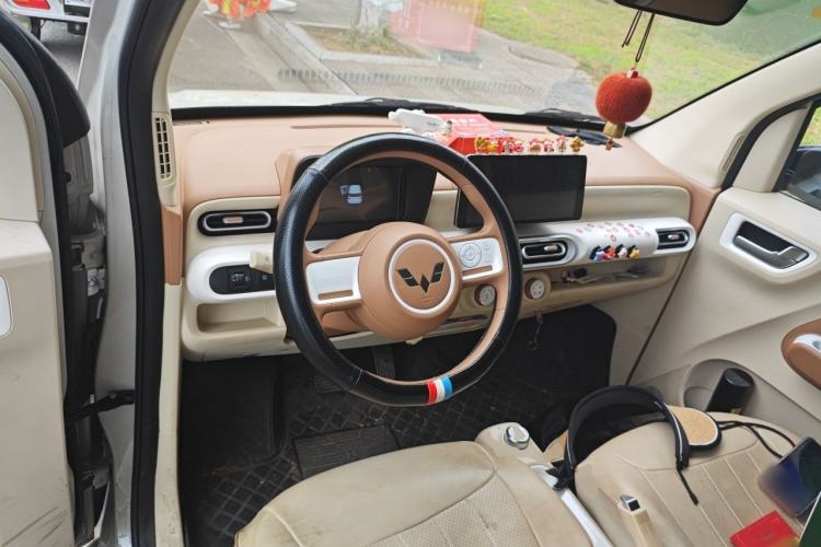 Used Wuling Hongguang MINIEV 2024 3rd Generation 215km Youth Edition Center Console