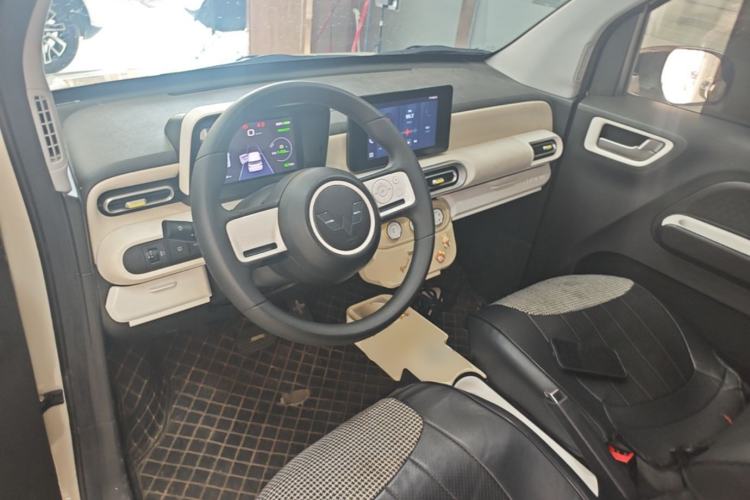 Used Wuling Hongguang MINIEV 2024 3rd Generation 170 km Center Console