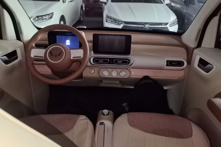 Used Wuling Hongguang MINIEV 2024 3rd Generation 215km Advanced Version Center Console