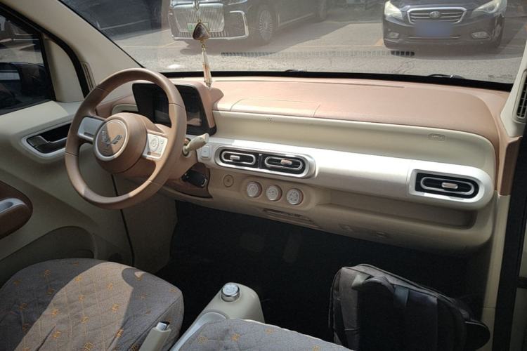 Used Wuling Hongguang MINIEV 2024 3rd Generation 215km Youth Edition Center Console