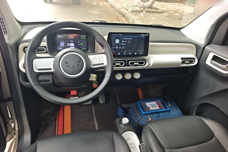 Used Wuling Hongguang MINIEV 2024 3rd Generation 215km Youth Edition Center Console