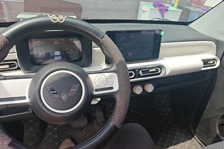 Used Wuling Hongguang MINIEV 2024 3rd Generation 215km Youth Edition Center Console