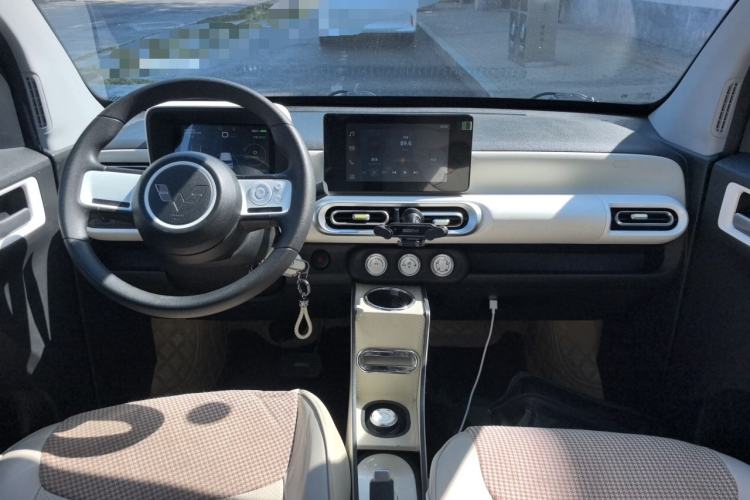 Used Wuling Hongguang MINIEV 2024 3rd Generation 170 km Center Console