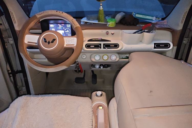 Used Wuling Hongguang MINIEV 2024 3rd Generation 215km Youth Edition Center Console