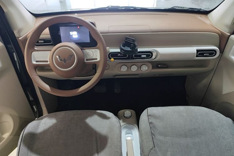 Used Wuling Hongguang MINIEV 2024 3rd Generation 215km Youth Edition Center Console