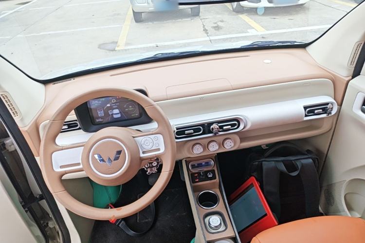 Used Wuling Hongguang MINIEV 2024 3rd Generation 215km Youth Edition Center Console