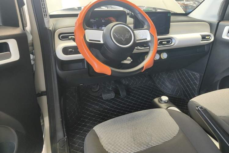 Used Wuling Hongguang MINIEV 2024 3rd Generation 215km Advanced Version Center Console