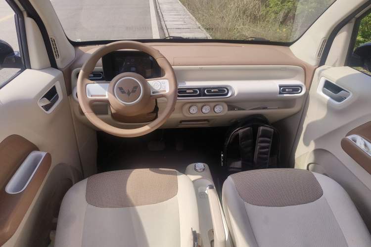 Used Wuling Hongguang MINIEV 2024 3rd Generation 215km Youth Edition Center Console