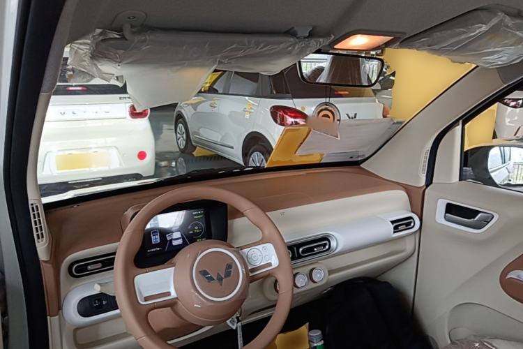 Used Wuling Hongguang MINIEV 2024 3rd Generation 215km Youth Edition Center Console