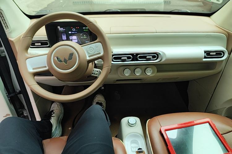 Used Wuling Hongguang MINIEV 2024 3rd Generation 215km Youth Edition Center Console