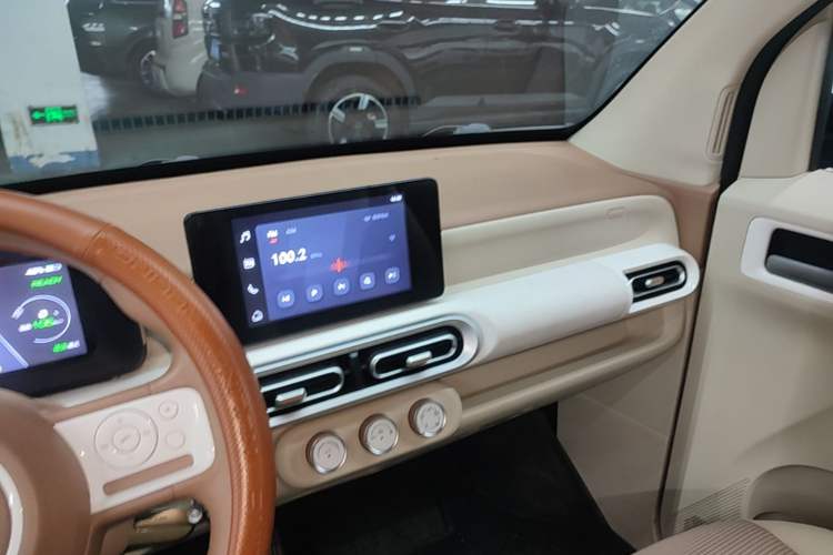 Used Wuling Hongguang MINIEV 2024 3rd Generation 215km Advanced Version Center Console