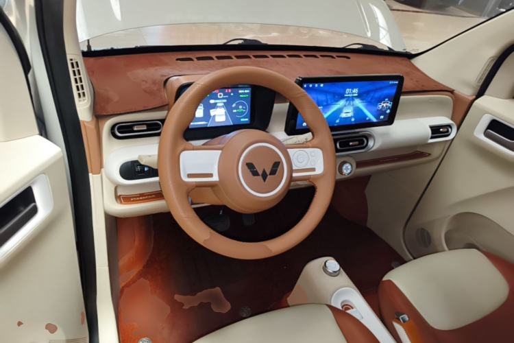 Used Wuling Hongguang MINIEV 2024 3rd Generation 215km Youth Edition Center Console