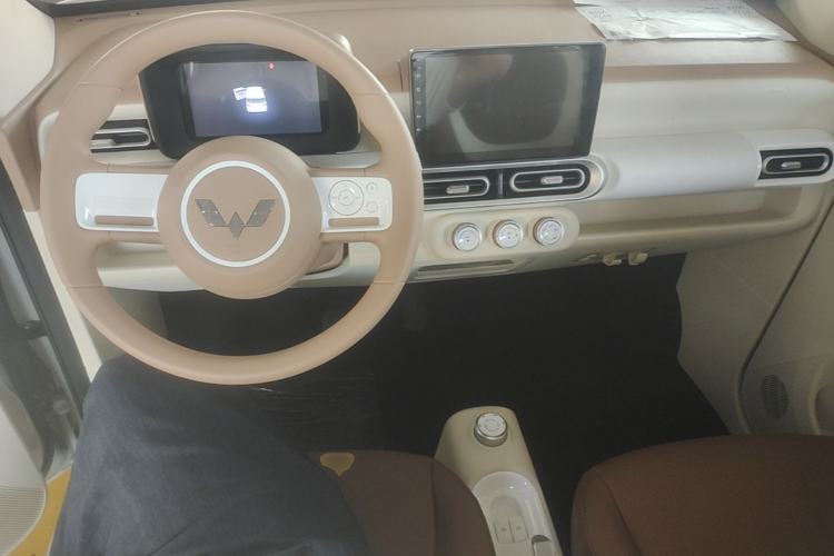 Used Wuling Hongguang MINIEV 2024 3rd Generation 215km Youth Edition Center Console
