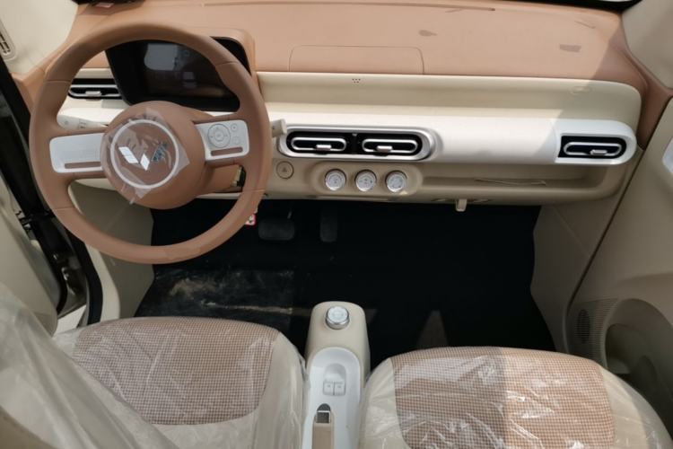 Used Wuling Hongguang MINIEV 2024 3rd Generation 215km Youth Edition Center Console